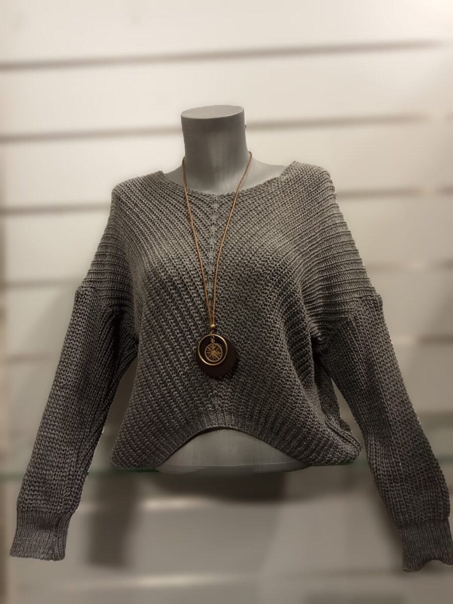 Pull Femme avec collier sautoir