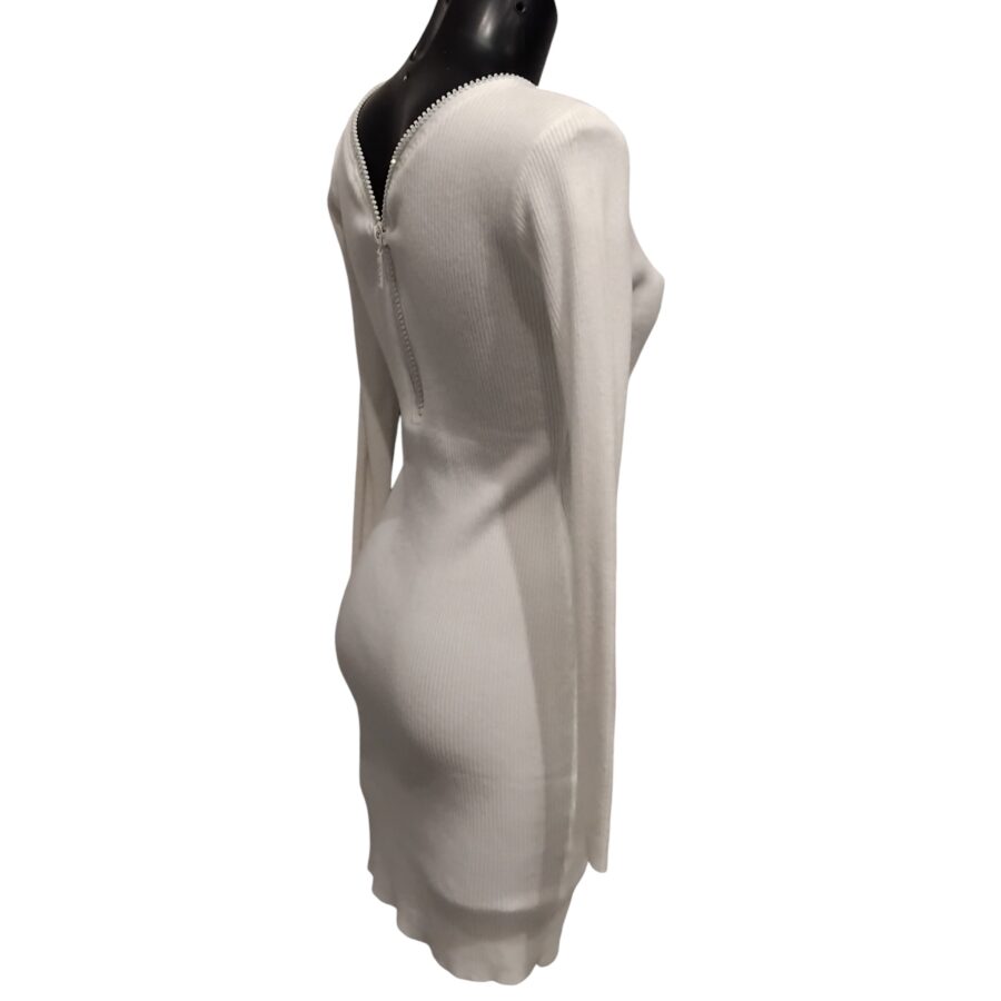 Robe de soirée, robe-pull, coupe moulante, ouverture à zip et strass, blanc