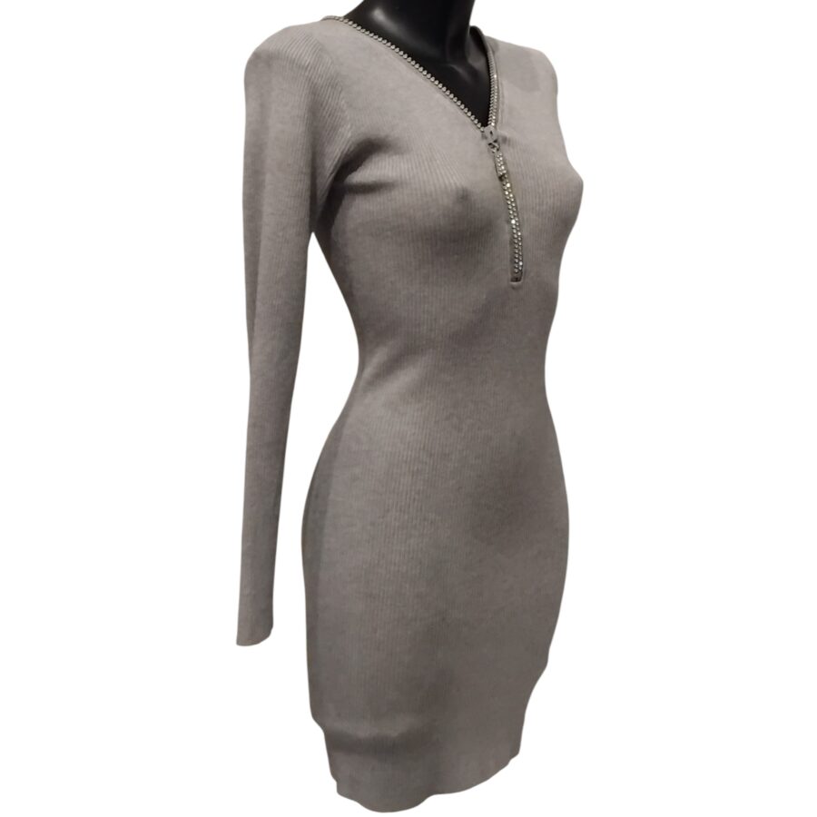 Robe de soirée, robe-pull, coupe moulante, ouverture à zip et strass, gris