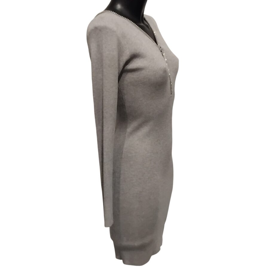 Robe de soirée, robe-pull, coupe moulante, ouverture à zip et strass, gris