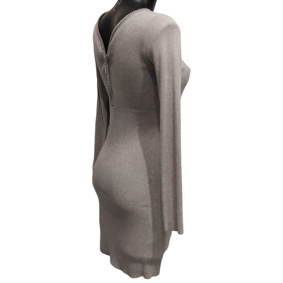 Robe de soirée, robe-pull, coupe moulante, ouverture à zip et strass, gris